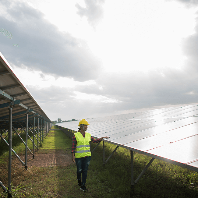 Microinversores Inteligentes: O Futuro da Eficiência Fotovoltaica